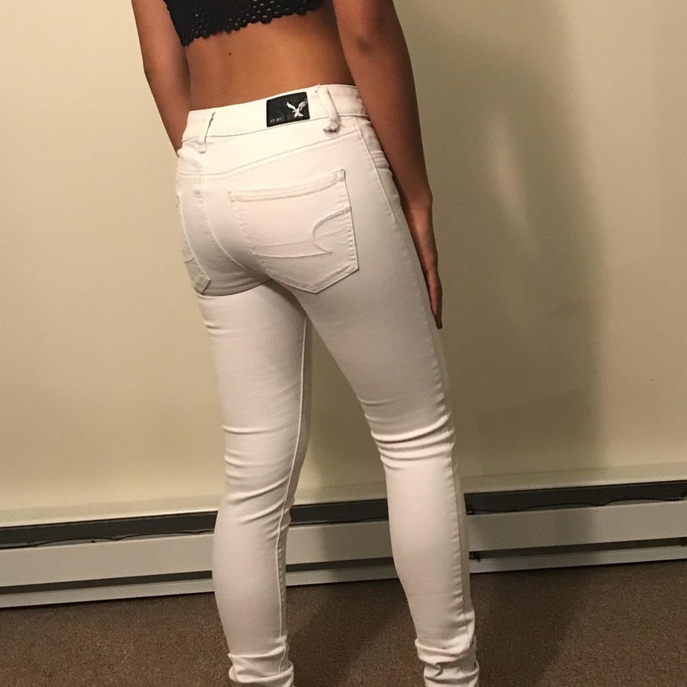 STUNNING American Eagle white skinny jeans